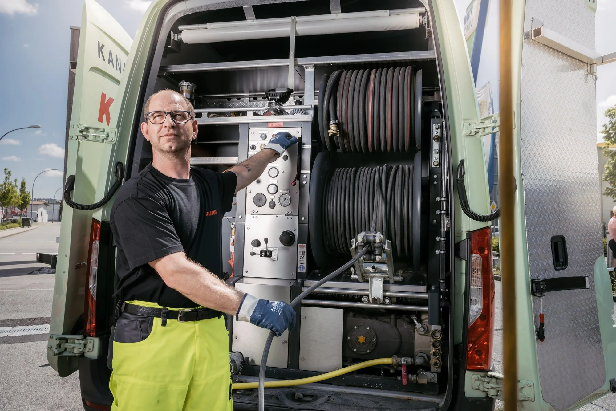 Kanalreinigung mit Spülfahrzeug